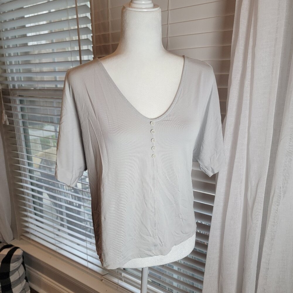 DOUBLE ZERO Boutique Pale Gray Button Detail Top Size Spicy Small